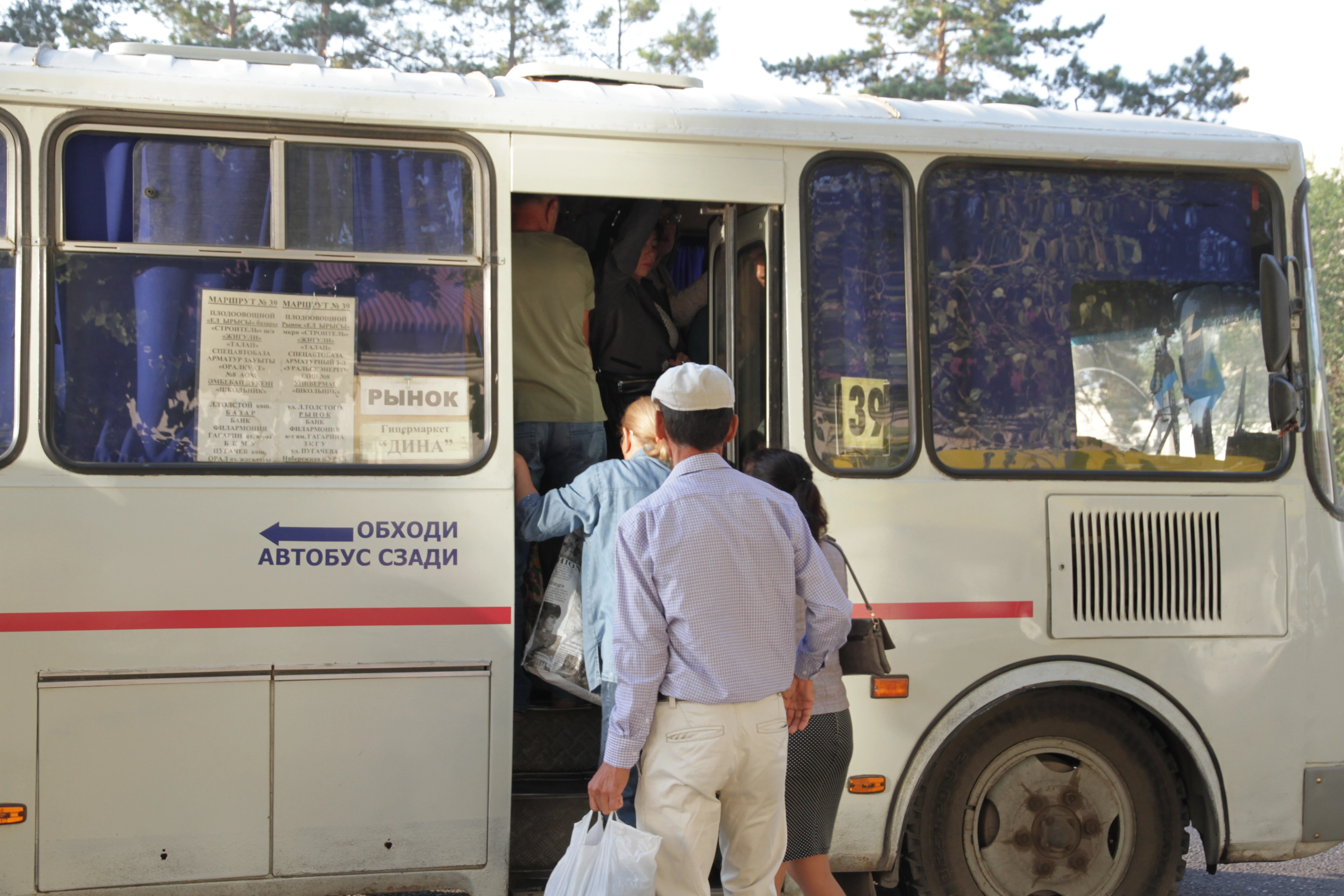 Как будут решать вопрос с переполненными автобусами в Уральске